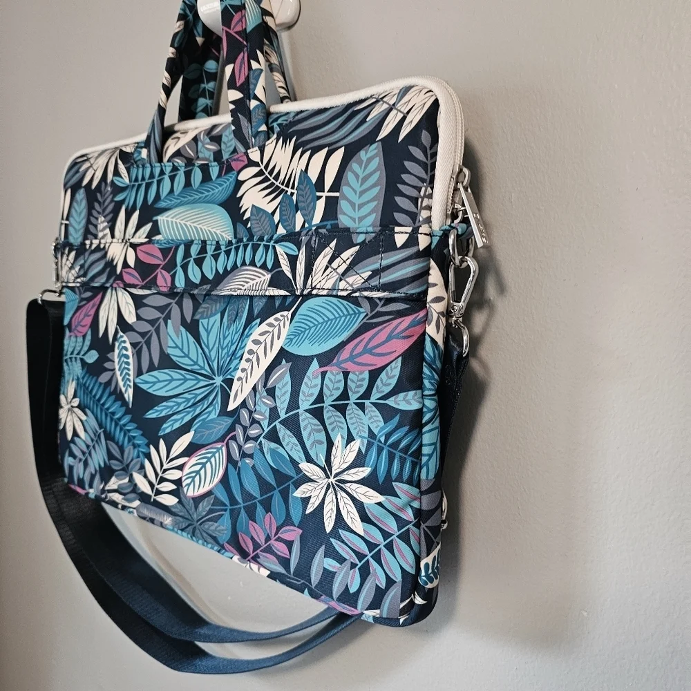Artisan canvas leaf print laptop bag NWOT